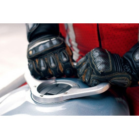 Poignée de réservoir A-SIDER sans vis argent Aprilia RSV4