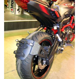 Support de plaque déporté "ras de roue" noir Yamaha MT-07