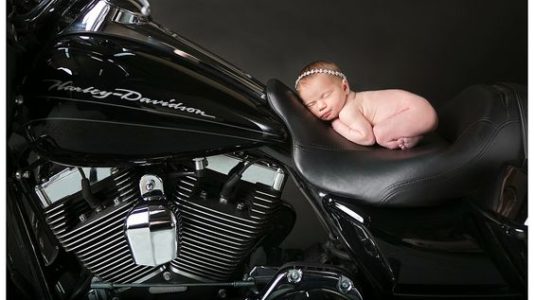 femme enceinte en moto